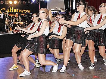 Die DJK-Sportlerinnen bringen Samba-Stimmung nach Eggolsheim. Fotos: Erlwein