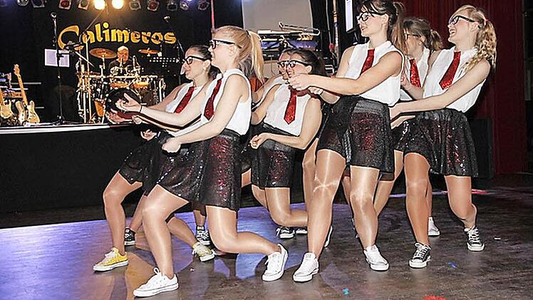 Die DJK-Sportlerinnen bringen Samba-Stimmung nach Eggolsheim. Fotos: Erlwein