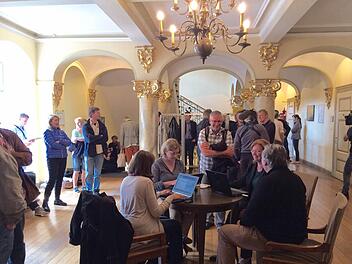 Warten auf die Entscheidung des Stadtrats Foto: Simone Bastian