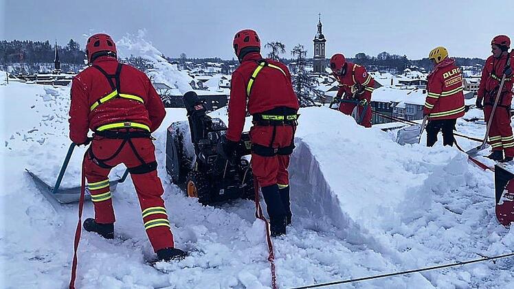 Die DLRG-Helfer im Einsatz. Foto: DLRG
