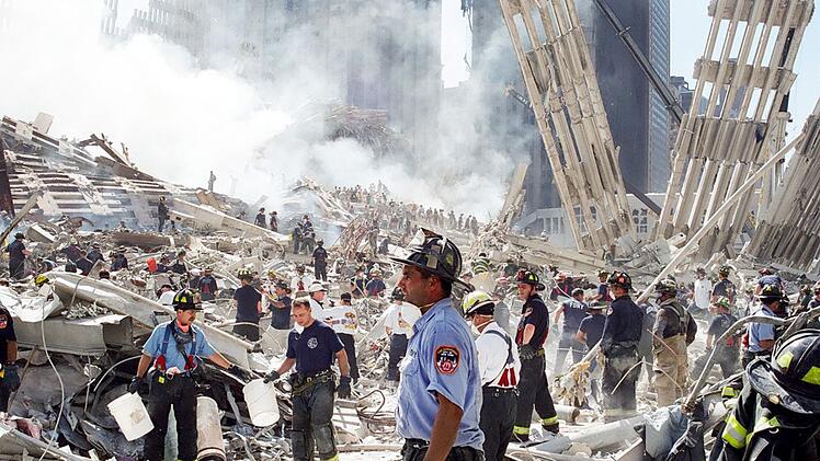 Die beiden T&uuml;rme des World Trade Centers sind eingest&uuml;rzt. Lower Manhattan verwandelte sich am 11. September in eine apokalyptische Landschaft.