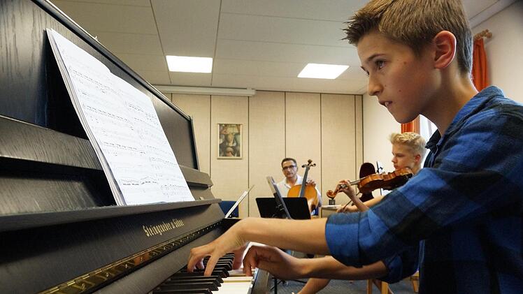 Die Kinder und Jugendlichen spielen in verschiedenen Kammermusikgruppen. Foto: Arkadius Guzy