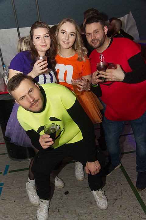 Fasching pur in der Grundschulturnhalle