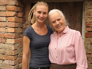 Ursula Erber (rechts), hier mit Josephine Kroetz, steigt bei "Dahoam is Dahoam" aus.