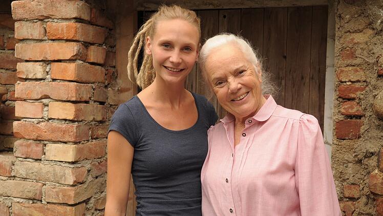 Ursula Erber (rechts), hier mit Josephine Kroetz, steigt bei "Dahoam is Dahoam" aus.