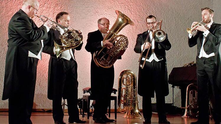 Harmonic Brass beim Gastspiel im Rödentaler Rathaussaal (von links): Hans Zellner, Andreas Binder, Manfred Häberlein, Thomas Lux und Gergely Lukàcs.Foto: Jochen Berger