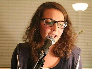 Magdalena Schatz liebt die weltweite Vielfalt der Musik und der Kulturen am Klavier.  Foto: Gerd Schaar