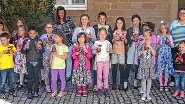 Abtswinder Kinder mit Liedern und Cocktails zum Muttertag