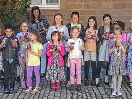 Abtswinder Kinder mit Liedern und Cocktails zum Muttertag