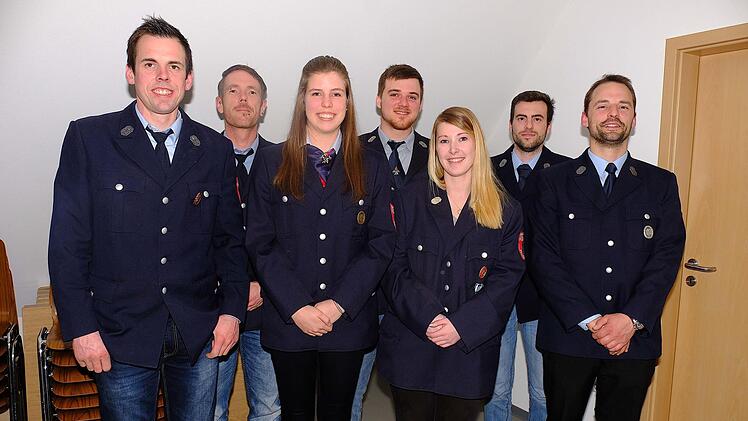 Der neue Vorstand (von links): Christian Winter, Sven Schneider, Jasmin Lange, Andreas Karle, Mikaela Nichols, Lukas Bornkessel und Andreas Becker.  Foto: Gerd Schaar