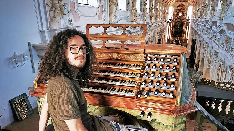 Ludwig Orel aus Herzogenaurach hat beim internationalen Orgelwettbewerb an der historischen Gabler-Orgel in Ochsenhausen den zweiten Preis gewonnen.