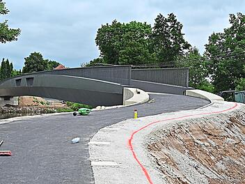 Die neue Br&uuml;cke am Hausener Wasserrad verk&uuml;rzt den Weg f&uuml;r Radfahrer und Fu&szlig;g&auml;nger.Martin Landeck