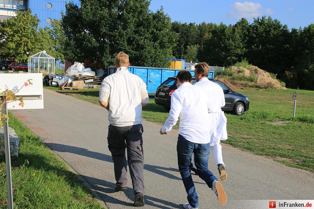Jerry fliegt mit dem Stau-Schrauber zur Geburt seines Sohnes nach Bamberg