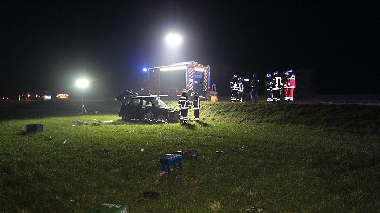 Mit seinem Auto hat sich ein 56-J&auml;hriger im Landkreis F&uuml;rth mehrfach &uuml;berschlagen. Foto: News5/Klein