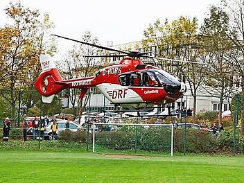 Mit dem Rettungshubschrauber wurden die Verletzten Realschüler in eine Spezialklinik nach Erfurt gebracht.  Foto: Brigitte Gorille