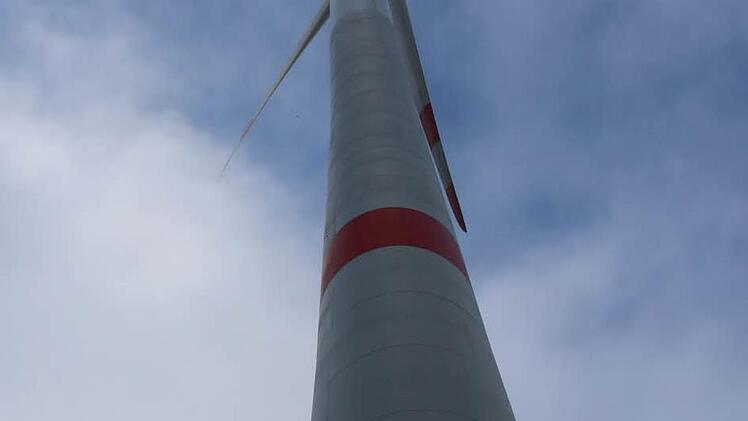 Das Maschinenhaus bzw. die Gondel des Windrads, sieht von unten wie ein kleiner Kasten aus.