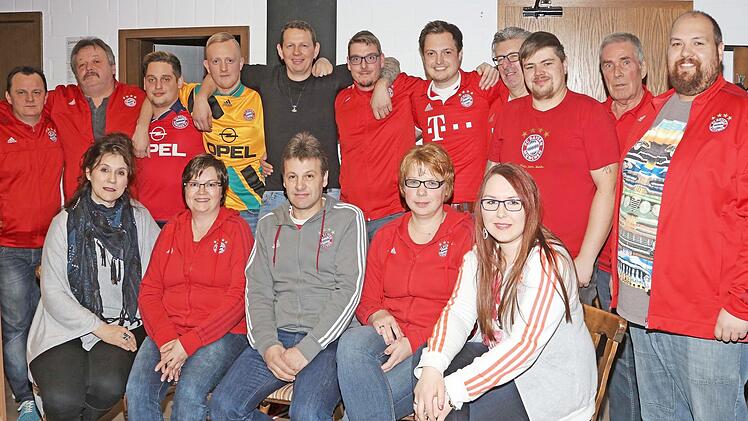 Mit einer neugewählten Vorstandschaft geht der Bayern-Fanclub Michelau in die kommenden zwei Jahre.  Foto: Klaus Gagel