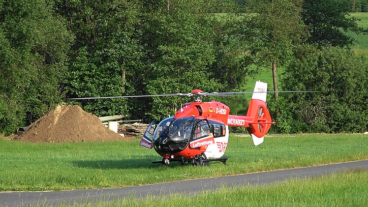 Quadfahrerin kracht in Mercedes