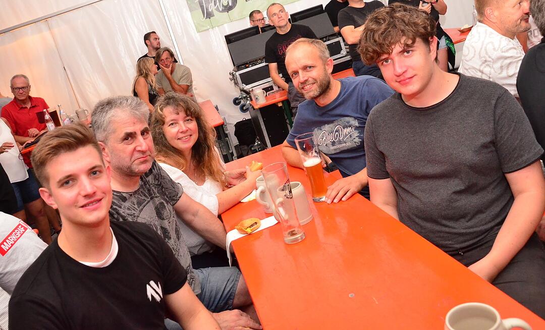 Party mit der Band "CAVELAND"