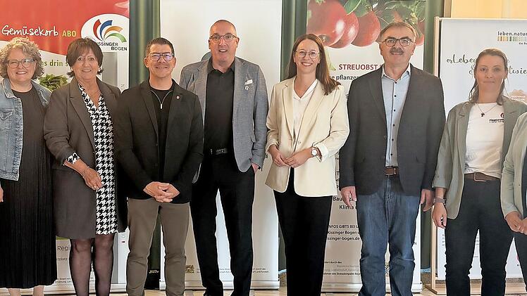 Bei der Allianzversammlung der ILE Allianz Kissinger Bogen standen Neuwahlen, R&uuml;ckblick und Verabschiedungen im Mittelpunkt. Unser Bild zeigt von links: Alexandra Metz, Stephanie Kunder, Sylvia Metz, Matthias H&uuml;ttl, Andreas Sandwall, Sabrina Sch&auml;...