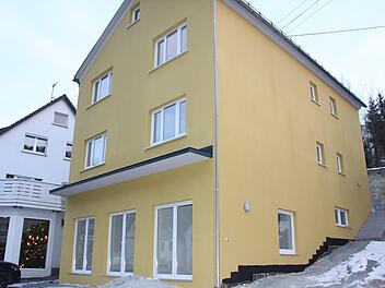In Ludwigsstadt wird  derzeit ein baufälliges Gebäude in der Kronacher Straße für Flüchtlinge saniert. Foto: Andreas Schmitt