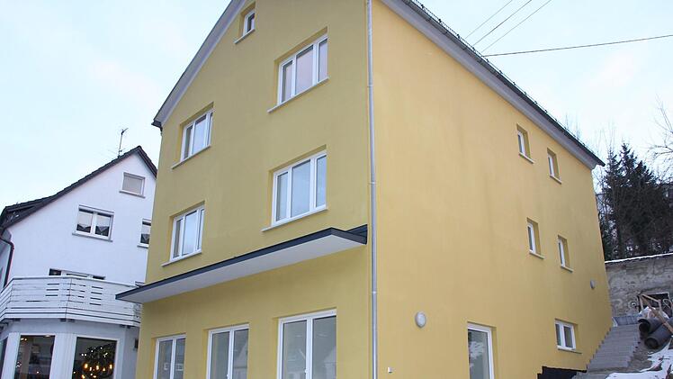 In Ludwigsstadt wird  derzeit ein baufälliges Gebäude in der Kronacher Straße für Flüchtlinge saniert. Foto: Andreas Schmitt