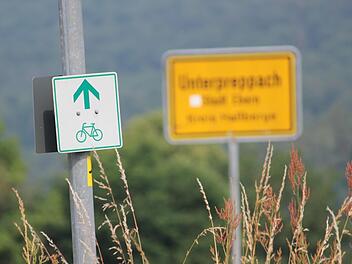 Am Ortseingang von Unterpreppach endet der Radweg zurzeit. Wie die Trassenführung weitergehen soll, beschäftigt den Stadtrat von Ebern. Foto: Eckehard Kiesewetter