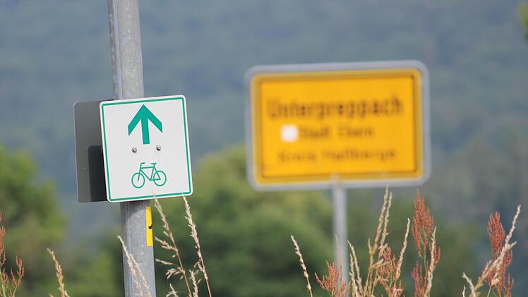 Am Ortseingang von Unterpreppach endet der Radweg zurzeit. Wie die Trassenführung weitergehen soll, beschäftigt den Stadtrat von Ebern. Foto: Eckehard Kiesewetter