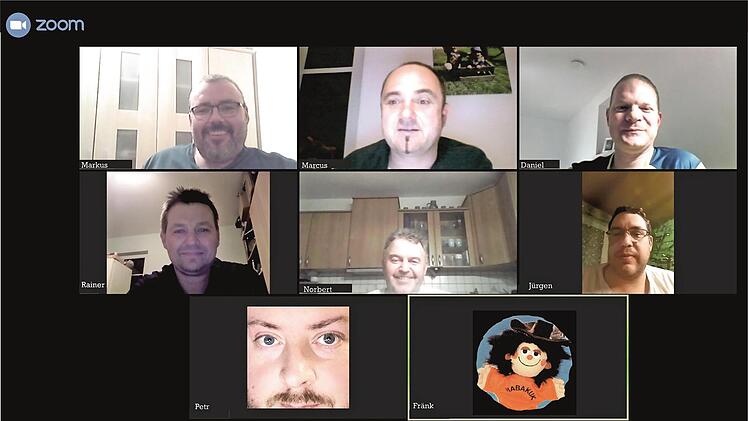 Die letzte Besprechung des Festausschusses fand als Online-Austausch statt und verlief lebhaft; oben, von links,  Markus Krappmann, Marcus Ultsch und Daniel Schlund, in der Mitte, von links, Rainer Wudy, Norbert Dinkel und Jürgen Reinhardt sowie unten Dirigent Petr Horejsi
