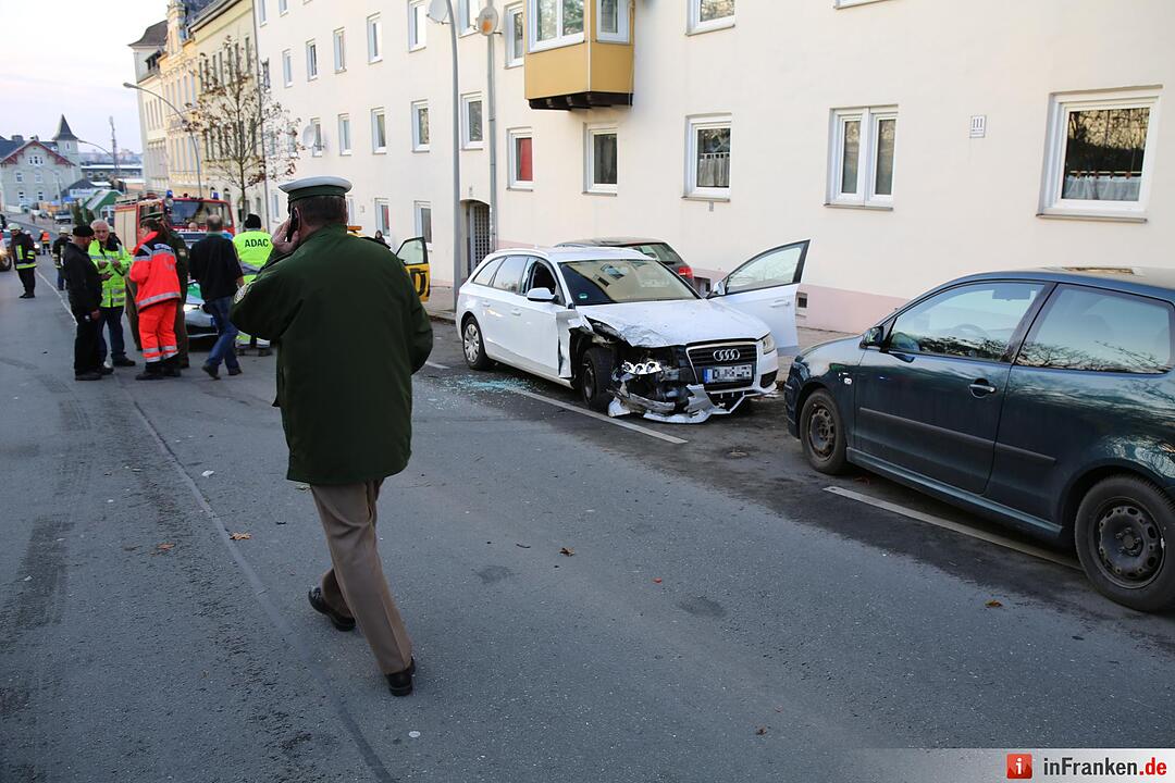 Schwerer Unfall im Stadtgebiet Hof ? Mehrere Fahrzeuge beteiligt
