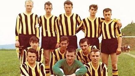 Die Fußballmannschaft des FC Birnbaum im Jahre 1967. Stehend von links: Hermann Kotschenreuther, Reinhard Kräußling, Oswald Grebner, Werner Beitzinger und Eugen Gareis. Vorn von links: Josef Angles, Berthold Möbius, Gottfried Hofmann, Gerd Schmidt, Wolfgang Fischer und Kurt Gehring Foto: privat