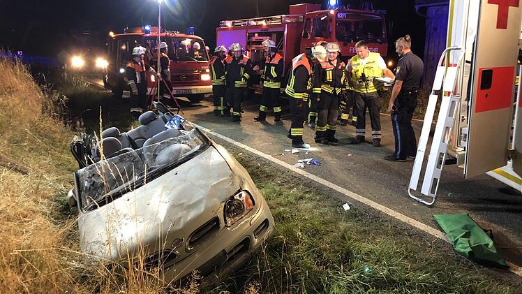 Die 53-jährige Fahrerin des Nissan wurde bei dem Unfall schwer verletzt. Fotos: Alexander Löffler