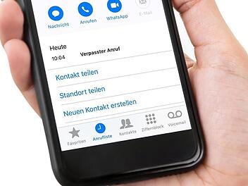 Tauchen solche Anruf-Infos auf dem Handy auf, sollte man vorsichtig sein. Illustration: Carolin Höfler
