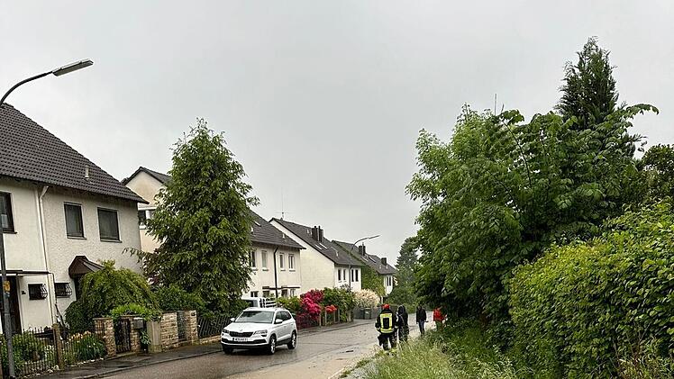 Starkregen in Hersbrucker Schweiz hält Feuerwehren auf Trab - Straßen überflutet
