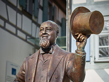 Levi Strauss Statue vor dem Museum
