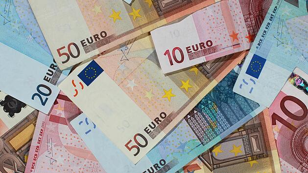 Im Heßdorfer Gemeinderat ging es ums Geld.   Foto: Jens wolf, dpa