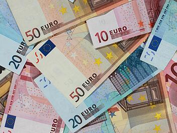 Im Heßdorfer Gemeinderat ging es ums Geld.   Foto: Jens wolf, dpa