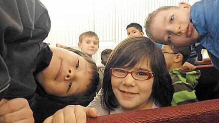Zum ersten Mal im Theater und gleich begeistert: Felix, Aileen und Elias aus Zeitlofs.