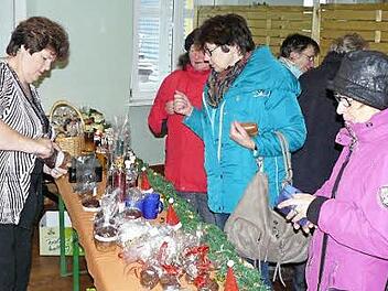 Ob Lebkuchen oder Plätzchen, Kaffee oder Glühwein - die Gartenfreunde ließen keinen Wunsch unerfüllt.  Foto: Klaus-Peter Wulf