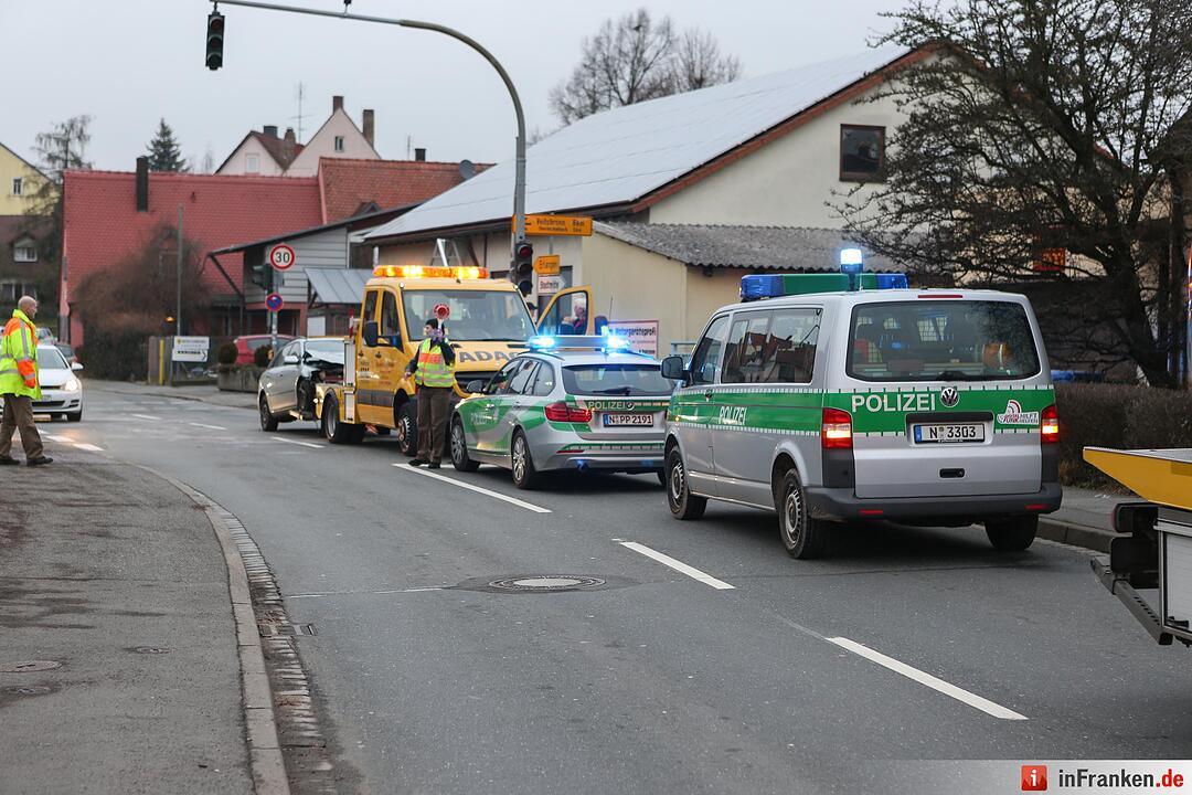Ampel an Kreuzung ausgefallen - Zwei Pkw kollidieren in Obermichelbach