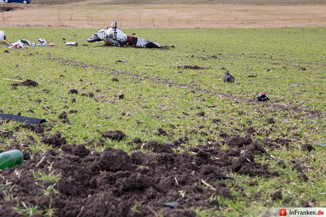 Tödlicher Unfall im Kreis Coburg: Motorrad verunglückt nach Überholmanöver