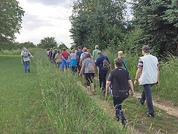 Unterwegs auf der Vogelstimmenwanderung  Foto: BN
