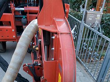 Die Trenching-Maschine bei der Fr&auml;sarbeit Foto: PR