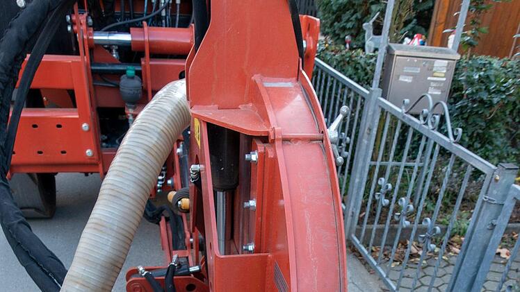 Die Trenching-Maschine bei der Fr&auml;sarbeit Foto: PR