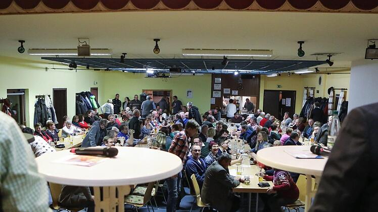 Volle Säle bei den Podiumsdiskussionen der Bayerischen Rundschau - wie hier am Donnerstag in Presseck. Foto: Barbara Herbst