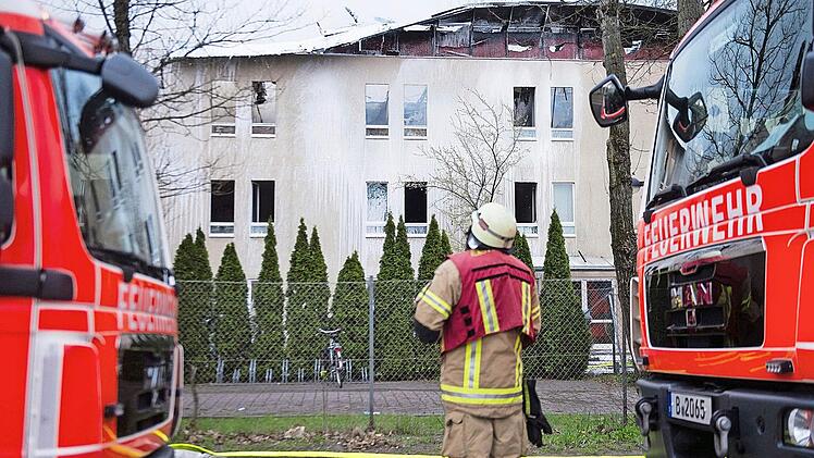 Bei den Einsätzen in den Dörfern sind meist mehrere Feuerwehren im Einsatz.  Foto: Gregor Fischer, dpa