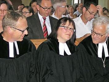 Ute von Seggern mit Dekan Günther Werner (r.) und ihrem Ehemann Pfarrer Christoph von Seggern.