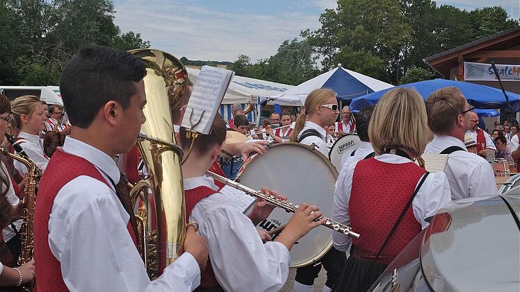 Die Klingenthaler Musikanten feierten in Windheim  Foto: Gerd Schaar