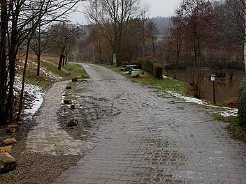 Dieser Weg vorbei am Anglersee in Kirchlauter soll bis in den Ortsteil Pettstadt ausgebaut werden. Foto: Günther Geiling