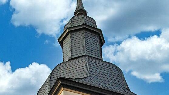 Die Kirchturmuhr und das L&auml;utewerk der Sankt-Bonifatius-Kirche werden auf Kosten der Gemeinde repariert.
